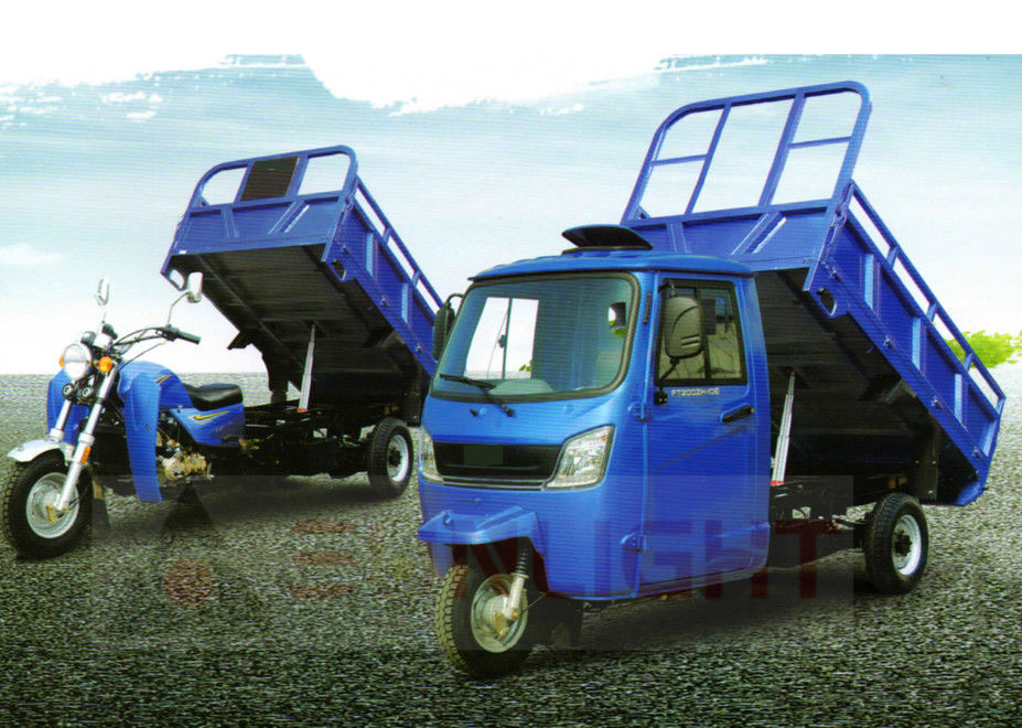 El camión volquete del triciclo del cargo de la gasolina para el auto hidráulico del descargador de la cabina cerrada del transporte descarga proveedor